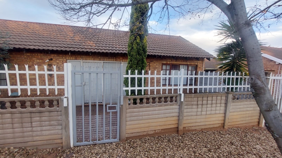 2 Bedroom Property for Sale in Uitsig Free State